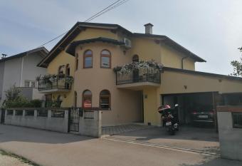 Garden Blue Sarajevo - free Parking has Balcony rooms