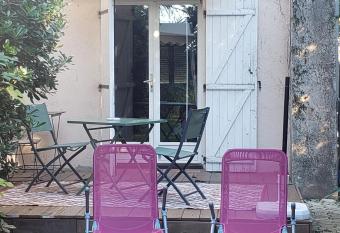 Studio entre Nimes et Uzes allows 18 year olds to book a room