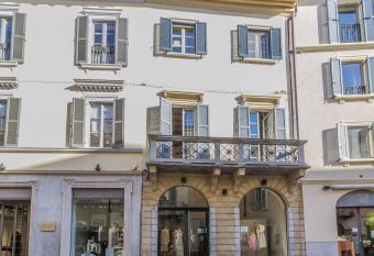 Thea Apartment has Balcony rooms