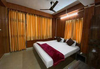 Sea Pearl Homestay has rooms with a private hot tub