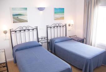 Hostal Alemania has Balcony rooms