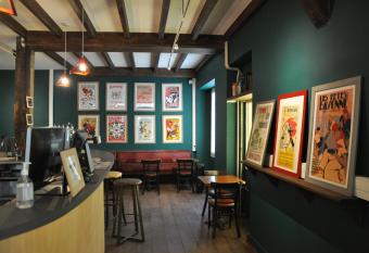 Hostel 20 Bayonne allows 18 year olds to book a room