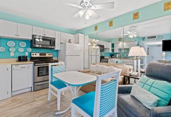 Bay Watch 0631 has Balcony rooms