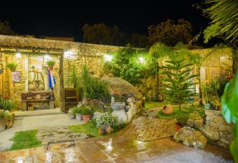 Hotel Colibri allows 18 year olds to book a room