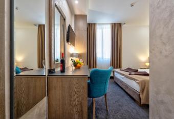 CentRoom Gold has Smoking rooms