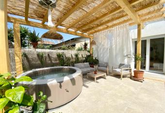 Pathos Guest House has Balcony rooms