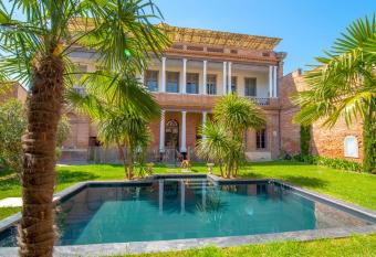 Maison d H  tes La Lumi  re de Migou has Balcony rooms