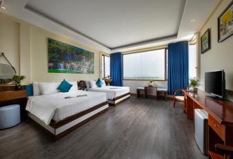 Viet Village Hotel - Convenient & Friendly has rooms with a private hot tub