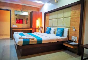 Sai Sharan Stay Inn- Near MIDC Turbhe Navi Mumbai allows 18 year olds to book a room