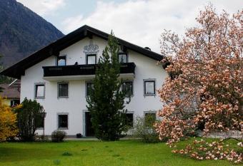 Pension Erberbauer has Balcony rooms