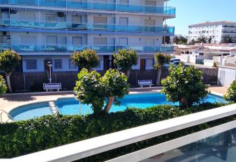 La Cenia has Balcony rooms