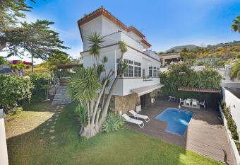 Loft la Matanza has Smoking/Balcony rooms