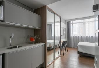 Studio Premium Batel HSB009 has Balcony rooms