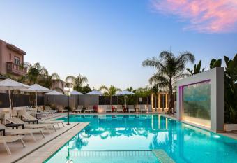 Sapphire Blue Suites has Balcony rooms