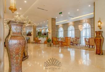 The Grand Palace Hotel has Balcony rooms