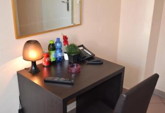 Angel Hotel has Smoking rooms