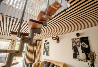 A H  z has Balcony rooms