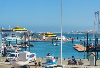 Amazing ocean view apartment has Balcony rooms
