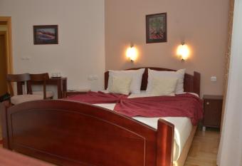 Hotel Dragovi   Smederevo has rooms with a private hot tub