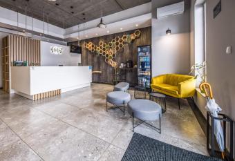 Hotel 107 allows 18 year olds to book a room