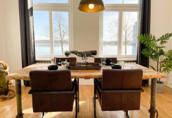 Altbauwohnung mit Schleiblick - Erster Stock has Balcony rooms