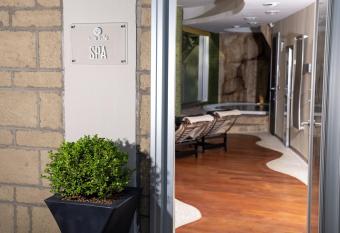 Villa Rufo allows 18 year olds to book a room