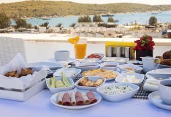 Hola Bodrum allows 18 year olds to book a room