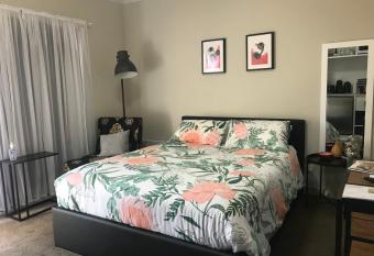 L   cole Private Studio-Apartment by My Lodgingfy allows 18 year olds to book a room