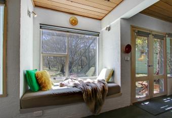 Snowgums 09 allows 18 year olds to book a room