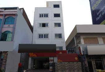 Flagship Hotel Sr Residency allows 18 year olds to book a room