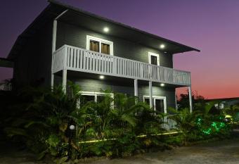 Resorte Ferro allows 18 year olds to book a room