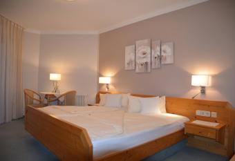 Hotel-Pension Breig Garni has Balcony rooms