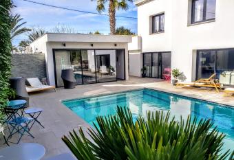 La Villa Blanche allows 18 year olds to book a room