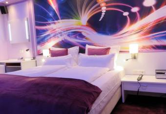 Hotel Residenz H  ssinger allows 18 year olds to book a room