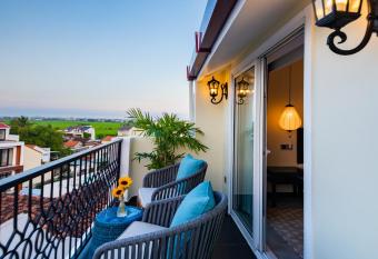 Hoi An Merrily De Art Hotel has Balcony rooms