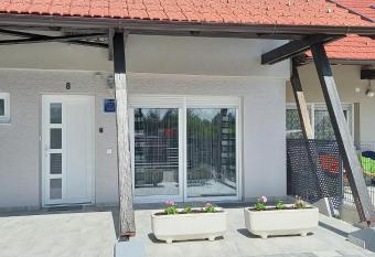 Dream Day Holiday House has Balcony rooms