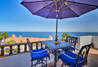 Gorgeous Oceanfront Villa With Panoramic Views has Balcony rooms