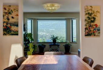 Waterview house on private acreage has Balcony rooms