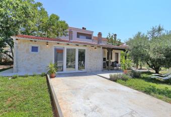 HACIENDA MIA extra has rooms with a private hot tub