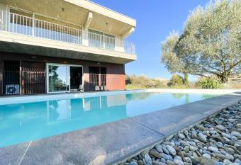 Villa des Cathares has Balcony rooms