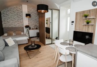 AH Po  tov   allows 18 year olds to book a room