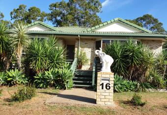Maryborough Guesthouse, Queensland has Balcony rooms