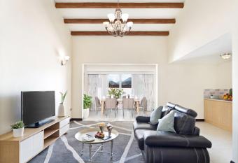 JA Hatta Fort Hotel allows 18 year olds to book a room