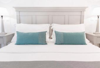 Stelia Mare Boutique Hotel allows 18 year olds to book a room