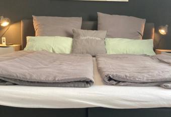 Apartment N  he HBF in Saarbr  cken - 2 Schlafzimmer, K  che, Bad, Balkon, Boxspringbetten, WiFi, Option Parking has Balcony rooms