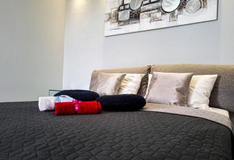 Apartment Apex penthouse self chack-in has Balcony rooms