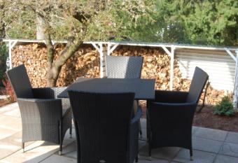 Wohnung mit Kamin Terrasse und Grill in der N  he von N  rnberg allows 18 year olds to book a room