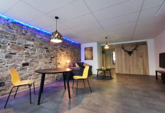 La Librairie allows 18 year olds to book a room