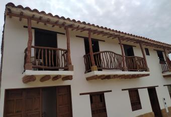CASA HOSPEDAJE CARARE has Balcony rooms