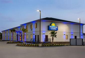 Days Inn & Suites by Wyndham Greater Tomball allows 18 year olds to book a room